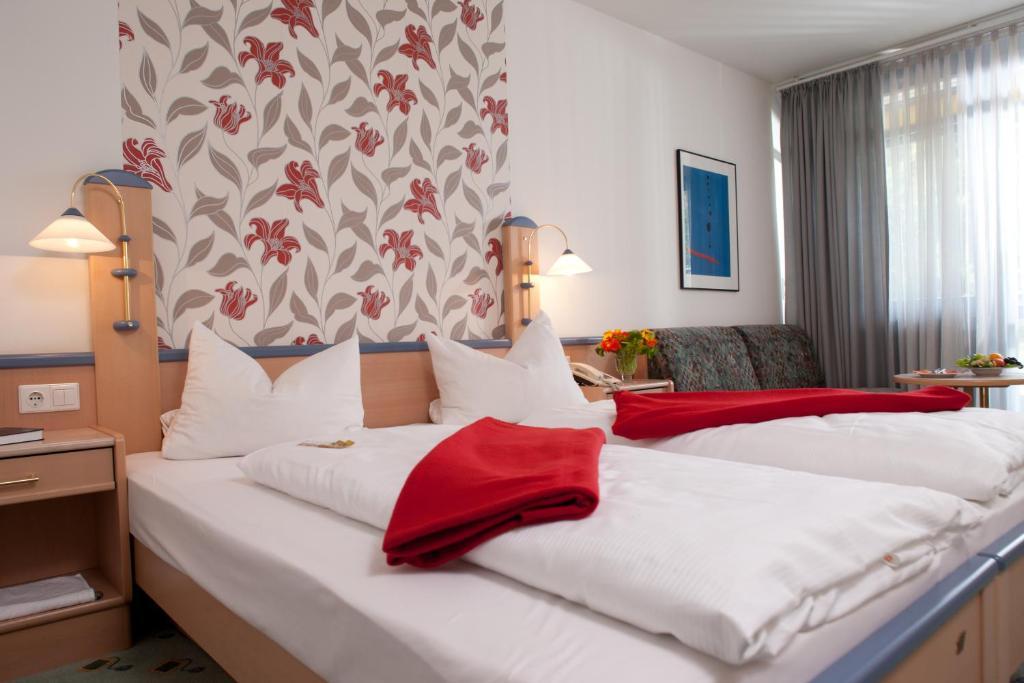 Behringers Freizeit - Und Tagungshotel Goessweinstein Quarto foto